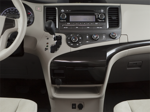 2013 Toyota Sienna LE 8 Passenger